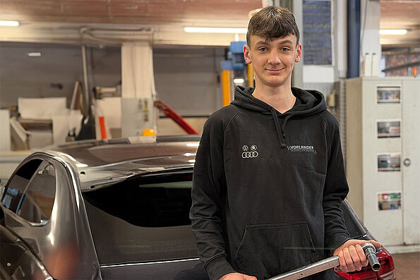 Julian Berzbach Portrait Julian Berzbach, Auszubildender Kfz-Mechatroniker
